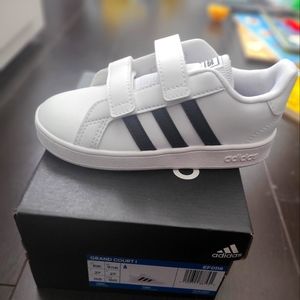 BNIB Adidas 3 stripe classics
